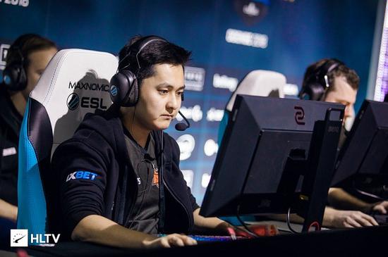 甜蜜情侣游戏体验双重乐趣